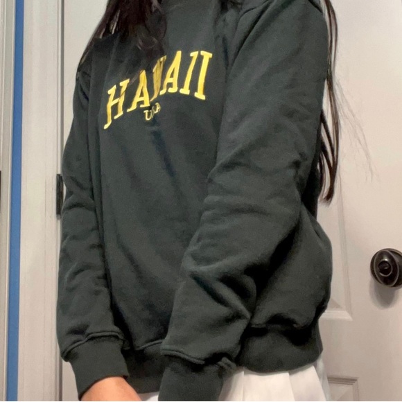 forest green hawaii crewneck 🏝️ - Picture 4 of 4